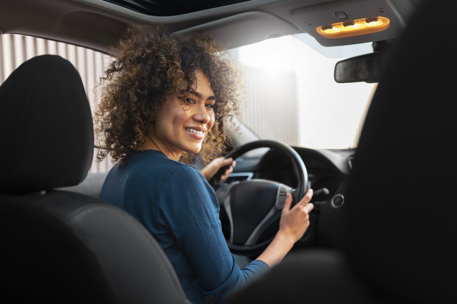 person-preparing-get-driver-license-1-scaled Sobre Nós | PrimeONN Proteção Veicular - proteção veicular