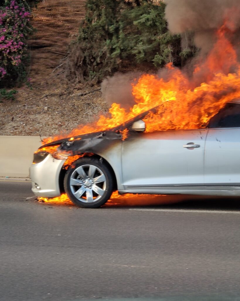 vintage-car-burnings-road-819x1024 Proteção Contra Incêndio Pós Colisão | PrimeONN - proteção veicular